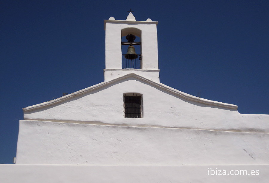 Detalle del campanario de la iglesia de Sant Llorenç de Balàfia