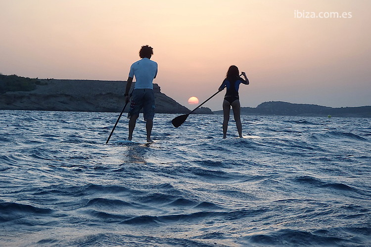 Actividades en el mar alquila paddle surf en Ibiza | Visita Ibiza
